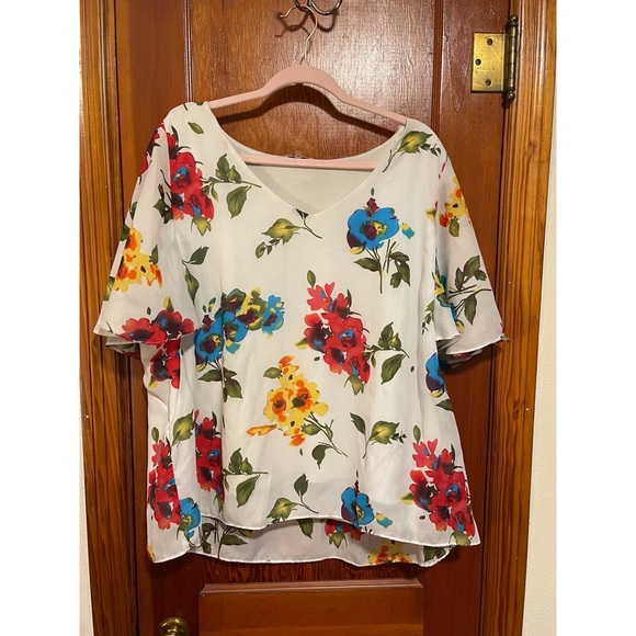 Milano Tops - MILANO 🌸HOST PICK🌸 Floral Women’s Blouse Size 1X